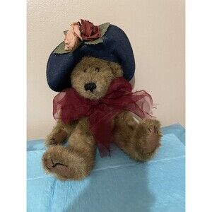 Aunt Yvonne Dubeary 1990's Vintage Boyd's Bear